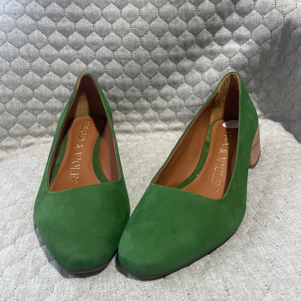 Chelsea & Violet Emerald Green Heels